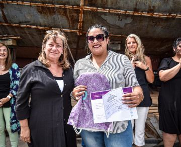 Entrega de Certificados a egresadas de Curso de soldadura